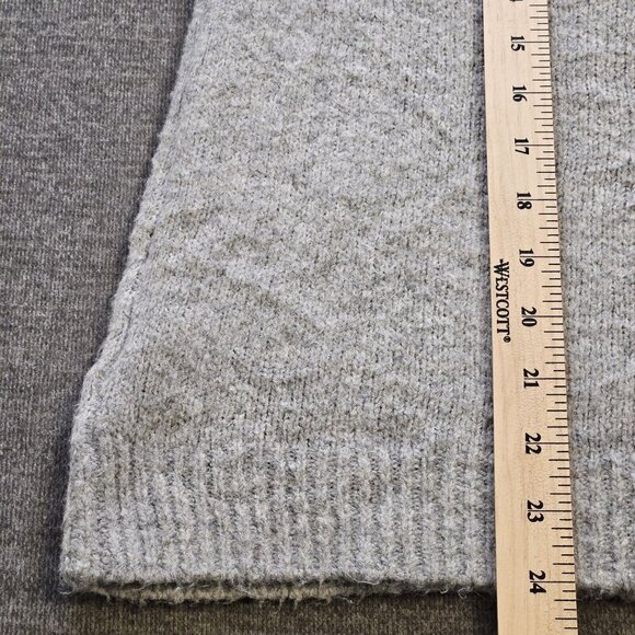 Cupcakes & Cashmere Sweater Women L Gray Christmas Cats LS Crewneck Cozy Holiday - Picture 8 of 13